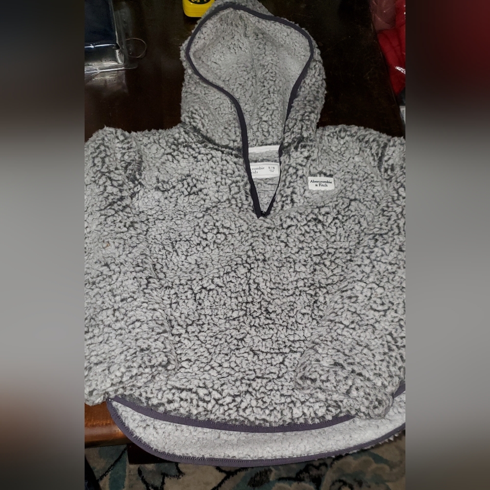 Abercrombie Kids Cozy Gray Sherpa 1/4 zip Hooded Pull Over. Size 9/10.